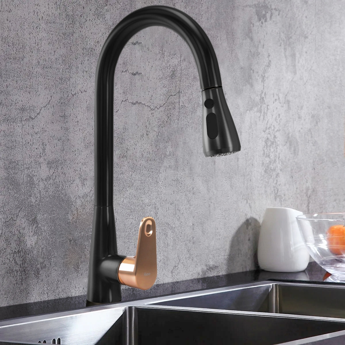 Kuchyňská baterie Rea Mild black mat rose gold  7