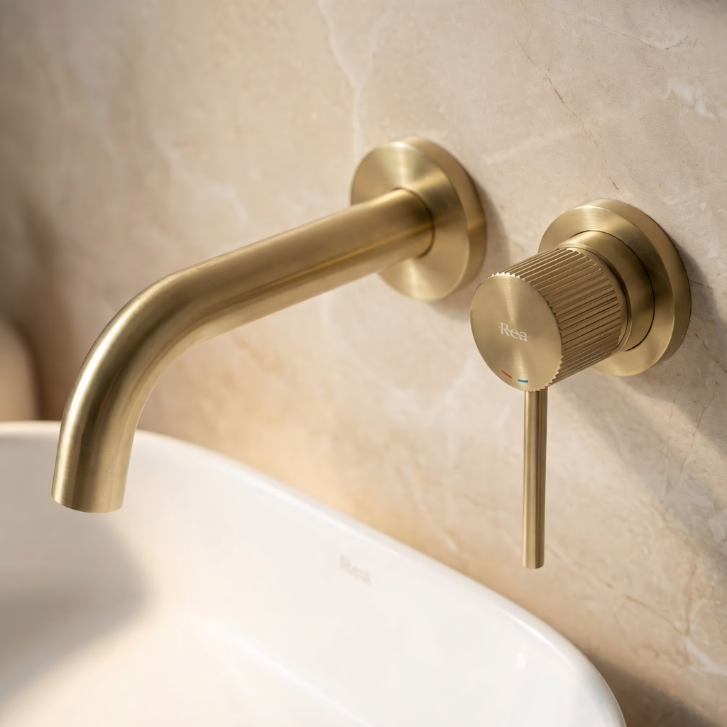 Podomítková vanová baterie Rea  Lungo Stripe Brush Gold  3