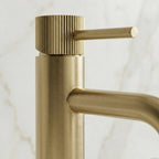 Koupelnová baterie Rea Lungo Stripe Brush Gold  2