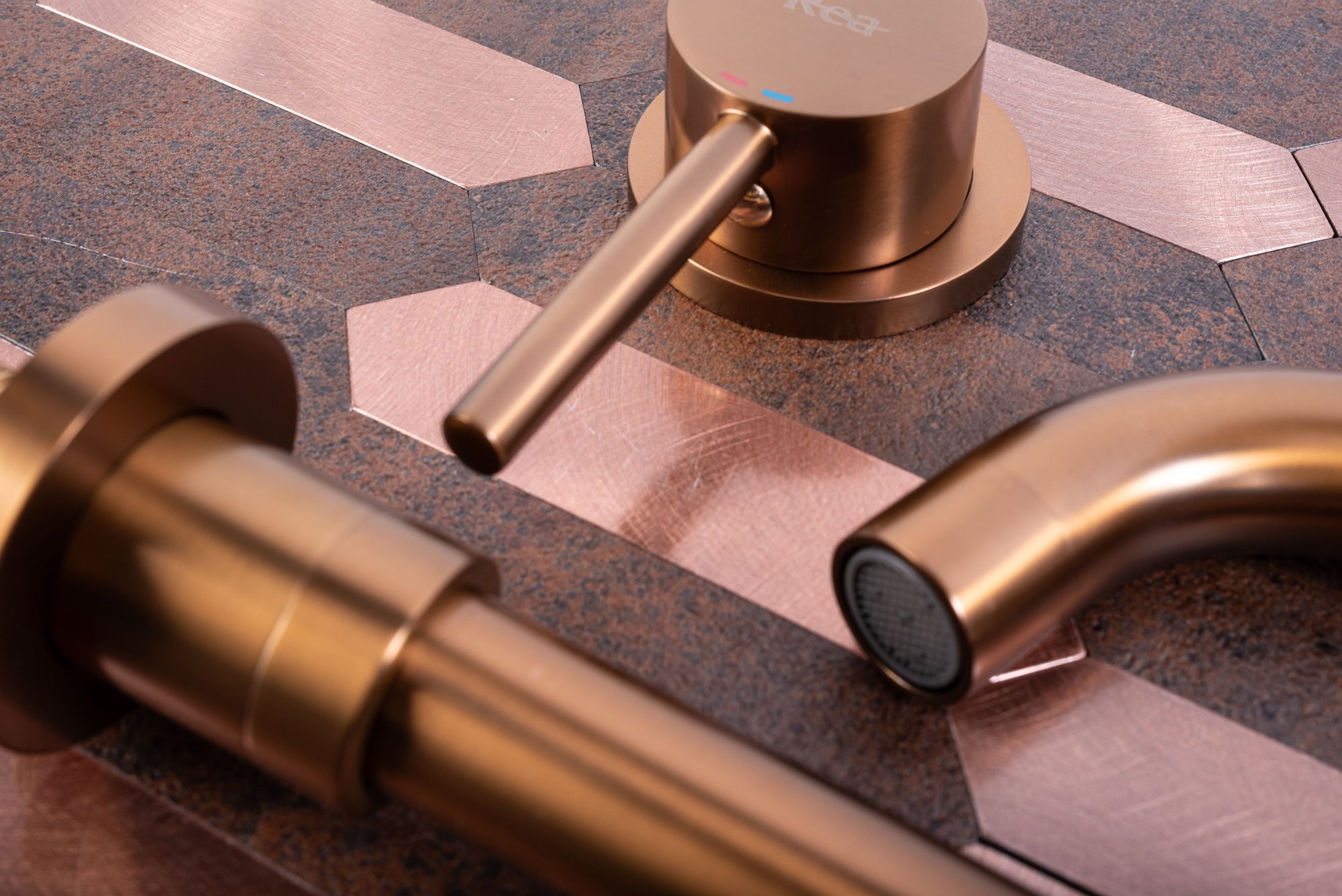 Podomítková umyvadlová baterie REA LUNGO Long Copper Brush + BOX  10