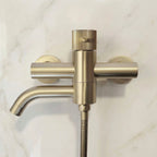 Vanová baterie Rea Lungo Stripe Gold  Brush  4