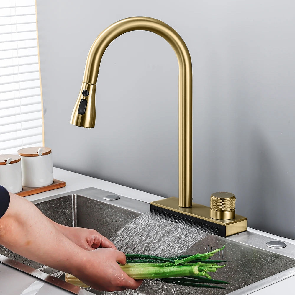 Kuchyňská baterie REA CONOR BRUSH GOLD  2