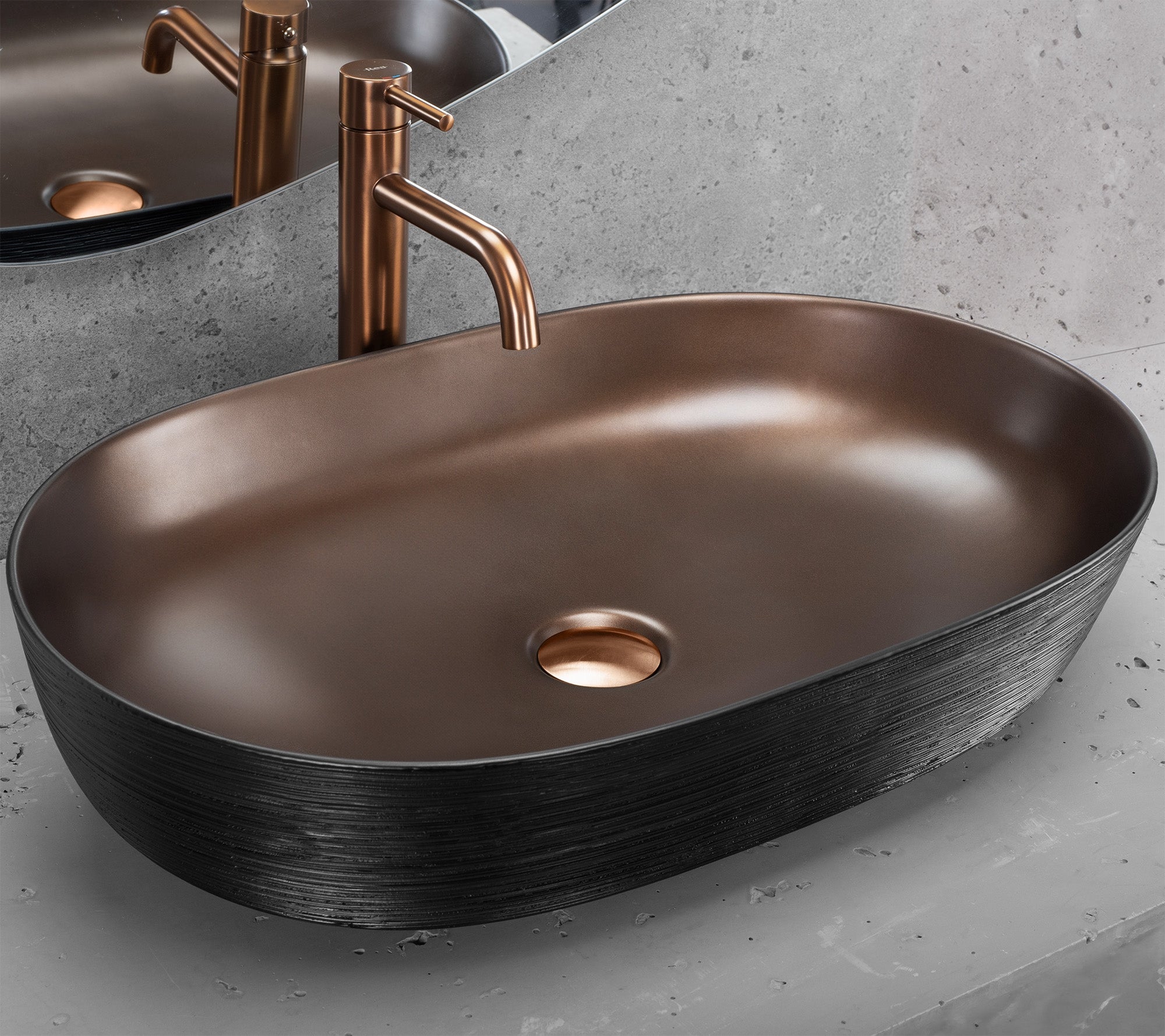 Keramické umyvadlo na desku CLEO 61 Copper Bush / Black  1