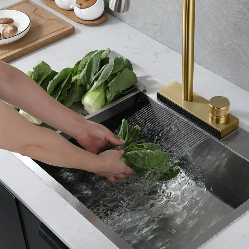 Kuchyňská baterie REA CONOR BRUSH GOLD  6