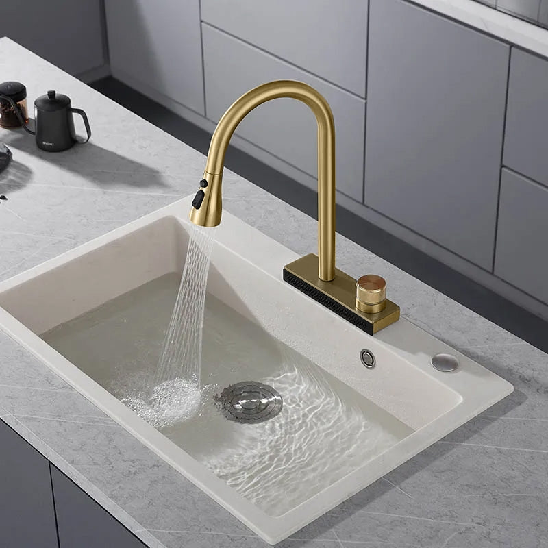 Kuchyňská baterie REA CONOR BRUSH GOLD  8
