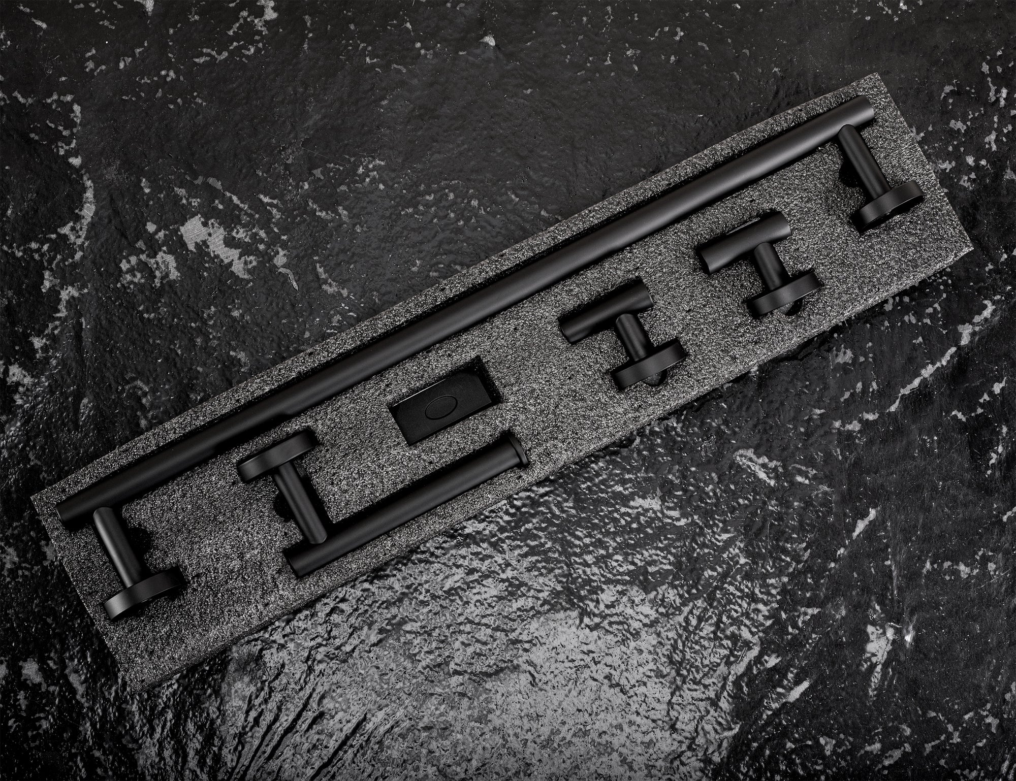 Sada koupelnových doplňků  Ari Black 4 díly  8